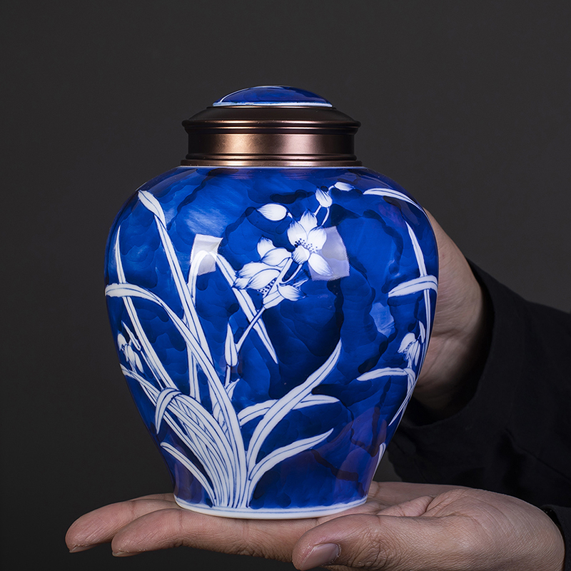 Jingdezhen Ceramic Tea Leaf Jars Large hand painted sealed jar Woke Tea Storage Tank Pu'er Black Tea Jar Half Catty