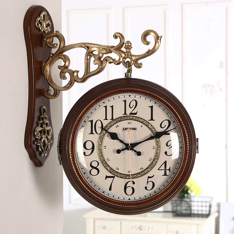 European living room mute double-sided wall clock Retro mahogany color Classic luxury decoration American pastoral atmosphere watch