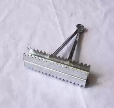 Iron comb horse sweat scraping iron to make horses clean new shepherd Mongolian traditional horse room supplies