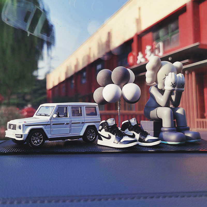 Large G Model Car Swing Piece Cute Kaws Aparte In-car Interior Decoration Fragrant Lavender Creative High Gear Female