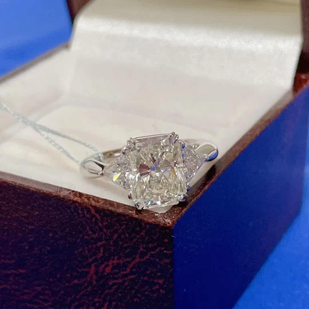 Japan Heavy Process Platinum 4119 Carat Oversized Square Diamond Four Paws Inlaid Ring Central Gem Certificate