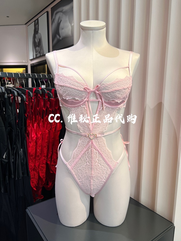 Victoria's Secret's New Valentine's Day Love-Themed Cut-Out Lace-Up Bodysuit Without Padding and Ultra-Thin Shapewear Victoria's Secret's New Valentine's Day Love-Themed Cut-Out Lace-Up Bodysuit Without Padding and Ultra-Thin Shapewear
