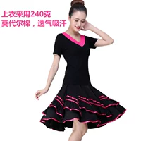 Розовый красный костюм