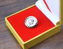 Chairman Mao portrait Mao Zedong badge Badge Diameter 2 cm Commemorative medal Silver-plated portrait