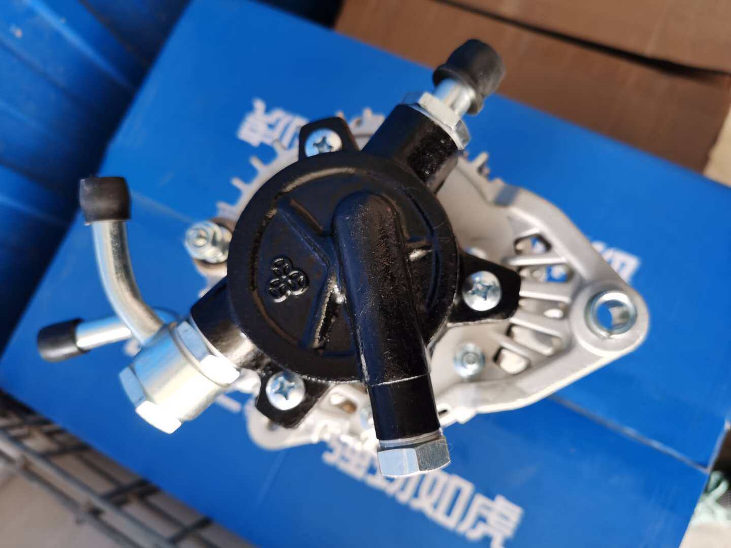 Zhengzhou Nissan Neisan Piccard Palatin Piccard ZD22ZD25 SUV generator assembly