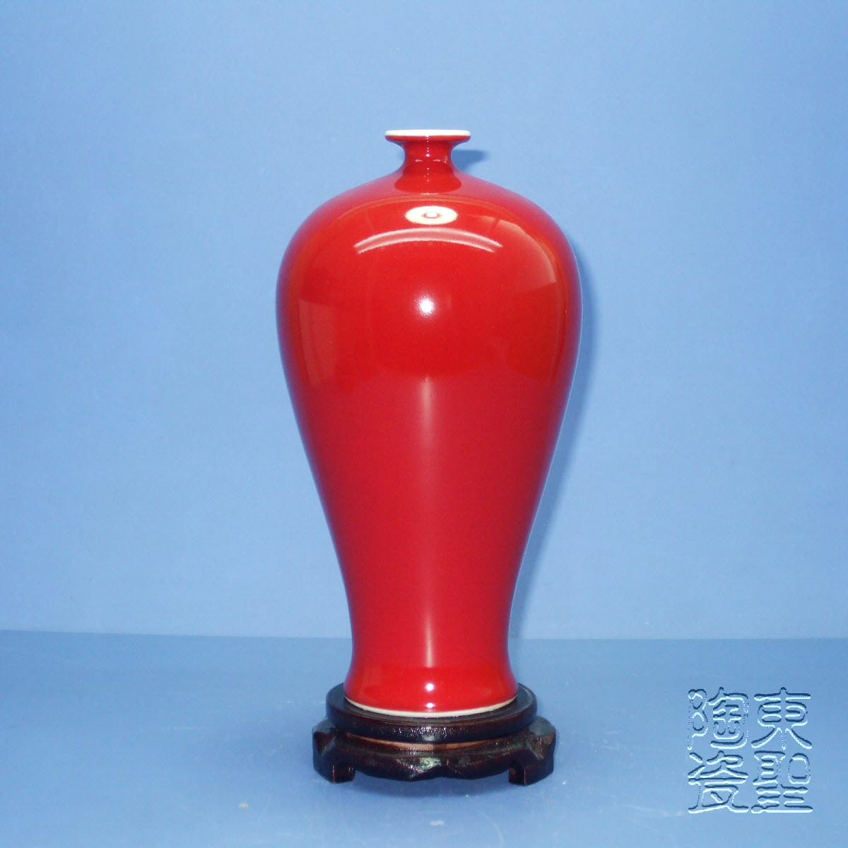Red glaze vase imitation Qing sacrifice red plum bottle monochromatic glaze porcelain bottle Jingdezhen ceramic antique decorative ornaments Ji red bottle