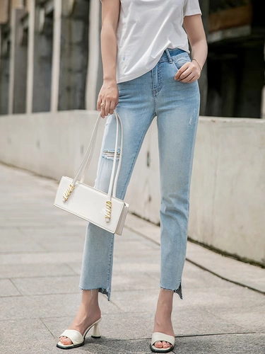 Светлые приталенные тонкие штаны, джинсы