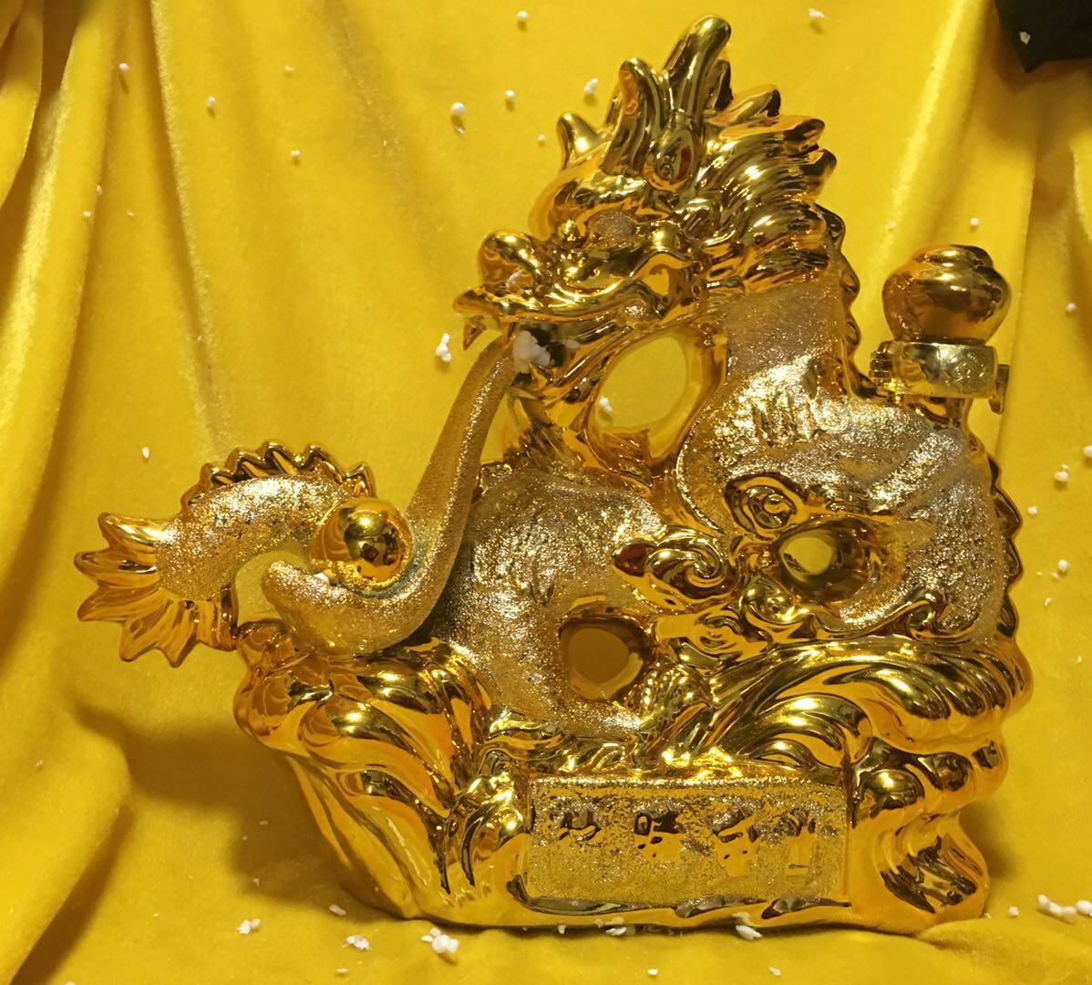 Ceramic wine bottle collection 8068 wine cabinet display exquisite Longgo prosperous three catties height original height 31 width 33 cm