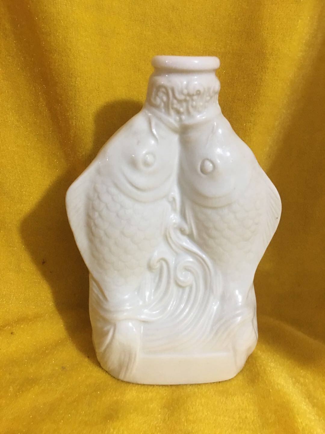 Ceramic bottle collection 9046 wine cabinet display early intact pieces of old fish bottle