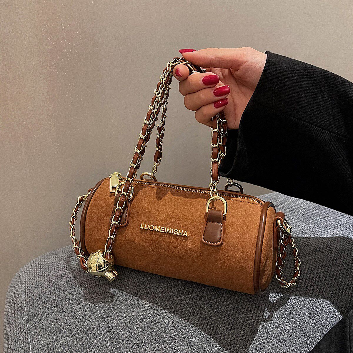 Han Dynasty autumn and winter retro 2023 new tide bag female in small crowd chain slope bag fashion cylinder mobile phone bag