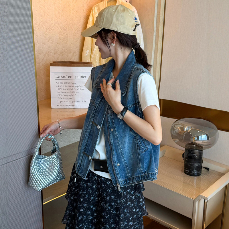 Vintage Lapel Zipper Denim Vest for Women European Style 2026 Summer New European Fashion Women's Denim Jacket Trend