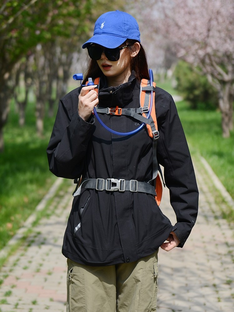 New Outdoor Travel Ultra-Light Cycling Multi-Functional Mountaineering Water-Repellent Leisure Hiking Student Backpack 30 Liters