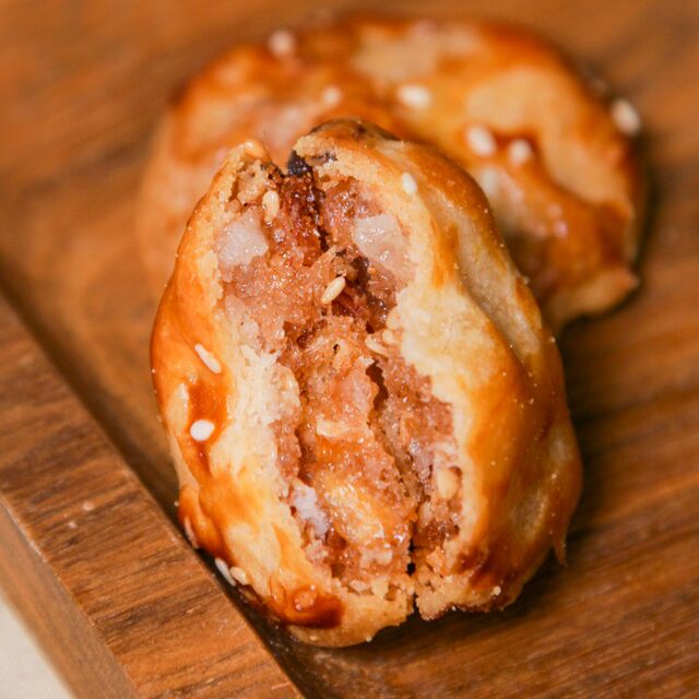 Jinhua Golden Hook Seafood Chicken Cake, Intangible Cultural Heritage Souvenir, Zhanjiang Specialty Snack, New Year Gift Pack, Internet-Famous Cantonese Style