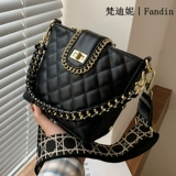 Небольшая демисезонная портативная сумка через плечо