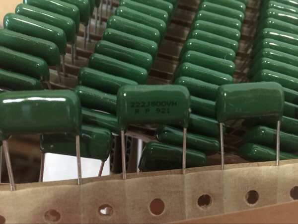 Japan imported ruby ​​CBB film capacitor 222J800V pin 15MM capacitor