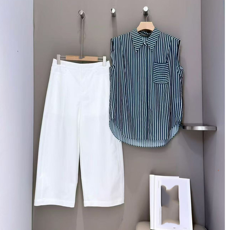 Versatile Navy Style Blue and White Striped Shirt for Women, Summer 2026 New Sleeveless Turn-Down Collar Loose High-End Age-Reducing Top