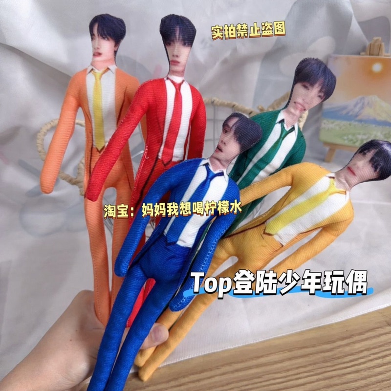 The Same Model from Xiaohongshu: Top-Selling Abstract Mouse Figurine by Young Artist Zhang Ji, with Random Concave-Convex Shapes and Skeleton on Both Sides The Same Model from Xiaohongshu: Top-Selling Abstract Mouse Figurine by Young Artist Zhang Ji, with Random Concave-Convex Shapes and Skeleton on Both Sides