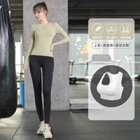 Зеленая одежда и черные брюки три сета