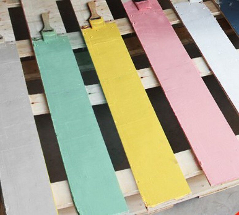 Metallic lacquered steel structure with water-based wood lacquered steel structure