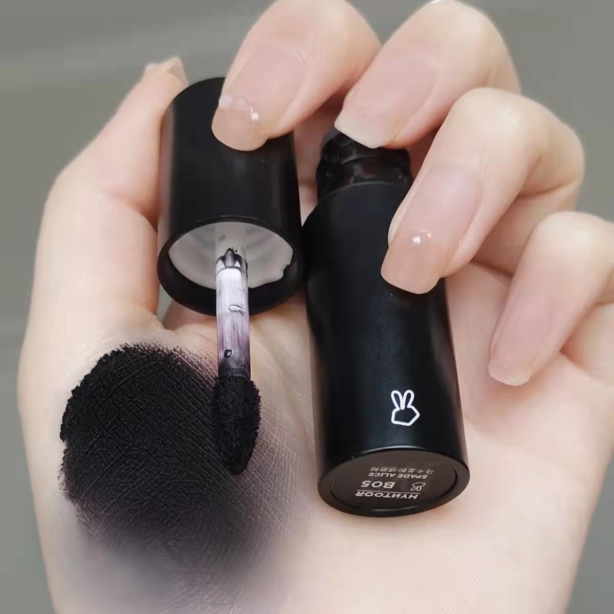 Spot hyntoor black rabbit dark horse carlon mouth black lips glazed matte fog lip mud