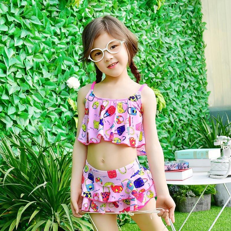 Дети девственницы. Девочка петит. Девственницы детское. Дети позируют в кровати. Девочка заболела.