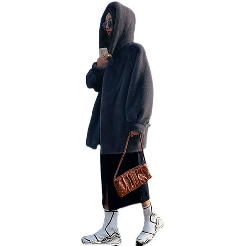 Своящая норковая одежда Женская одежда целая норка норка зимой и длинные модели, чтобы преодолеть мех -в одном из капюшона молодой меховой курт