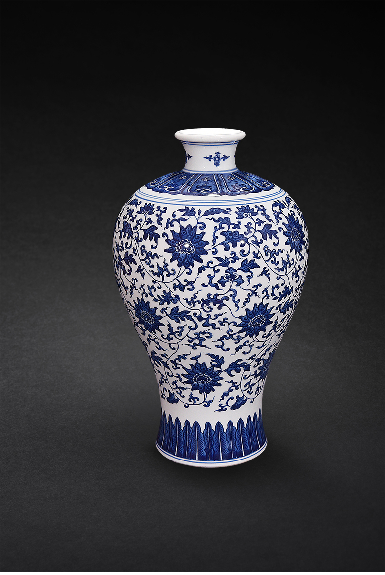 Hand - made antique blue and white porcelain of jingdezhen ceramics name plum bottle of flower arranging the sitting room of Chinese style decoration gifts TV ark, furnishing articles