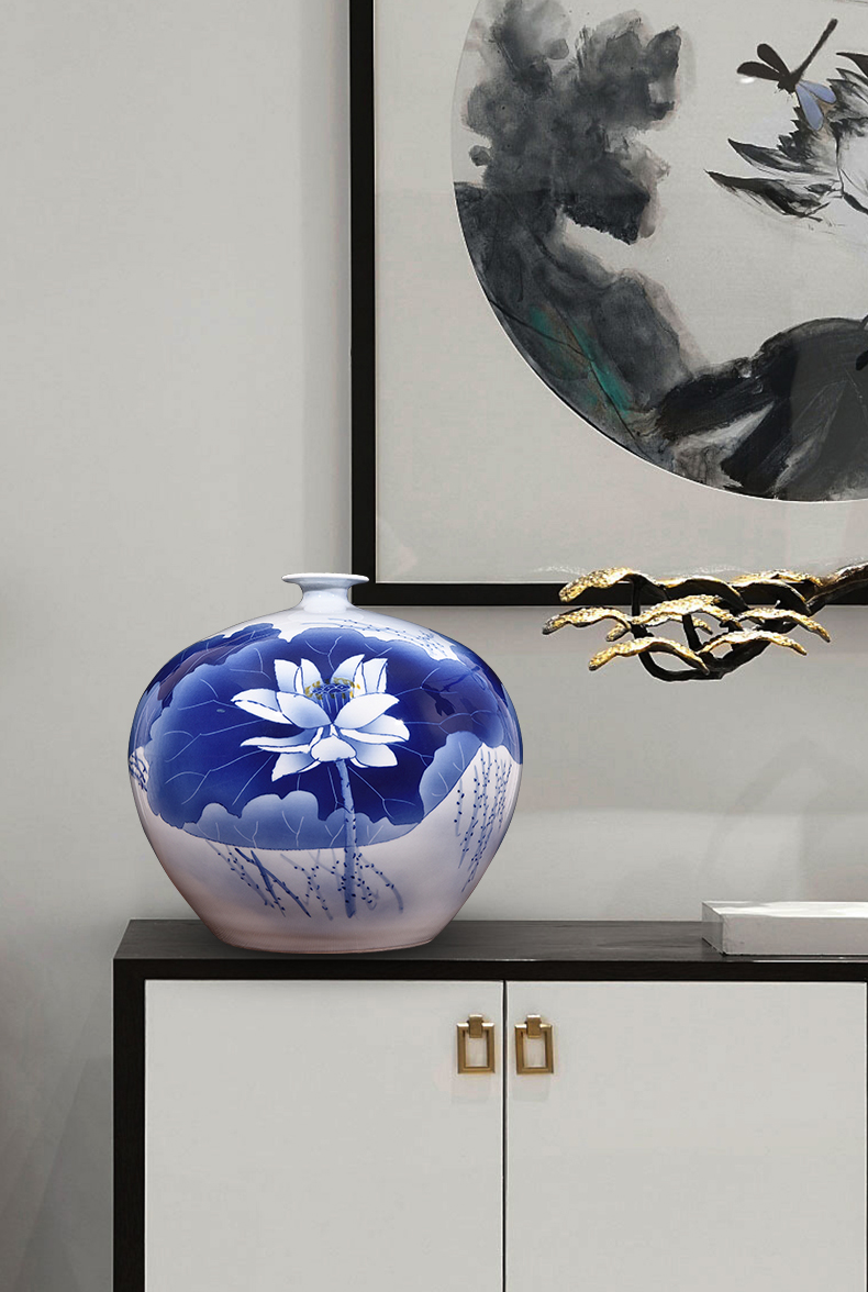 Jingdezhen ceramics hand - made of blue and white porcelain vases, flower arrangement sitting room modern antique home decoration handicraft furnishing articles