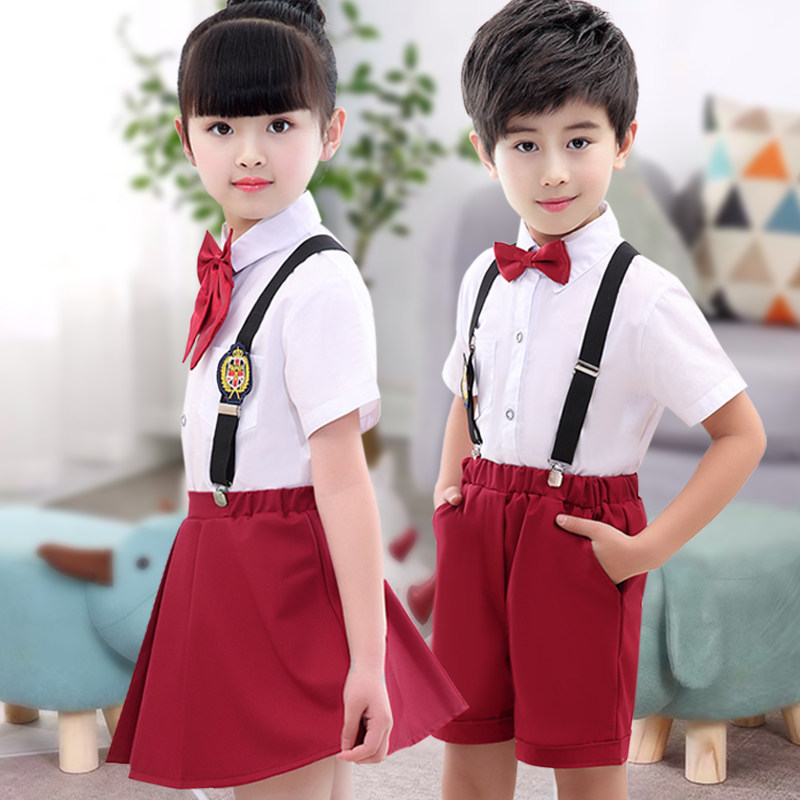 Primary school kindergarten suit hosts the choral piano reciting Ying graduate children's performance