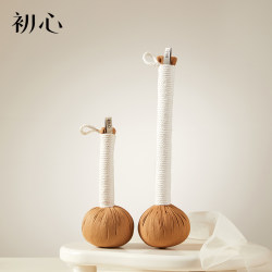 At the beginning of the heart, Wormwood health meridian massage hammer hammer hammer back waist leg hammer shoulder Cervical Spine massage patting acupoints tapping stick