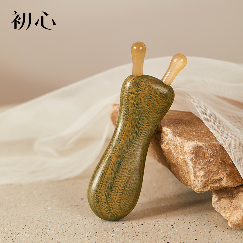 Natural Goat Horn Snail-Shaped Sandalwood Massager for Eyes and Nose, a Tool for Sculpting the Nose and Beautifying It