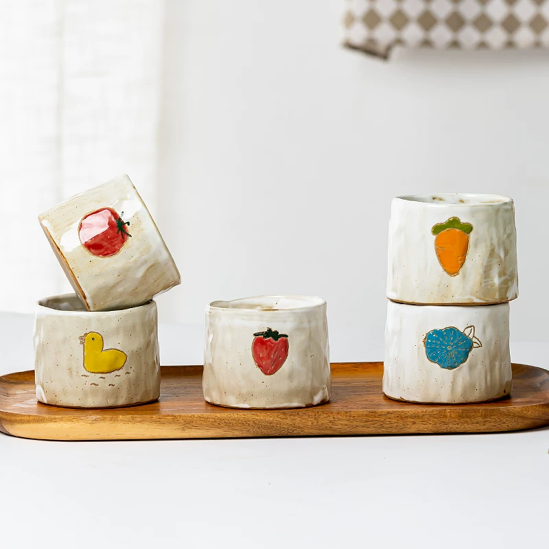Пожалуйста, переведите на русский: Japanese handmade coarse pottery coffee cup ceramic creative personality strawberry house drinking water cup and hand -cup