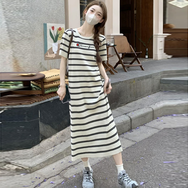 Champion Lingyu Striped Dress for Women, Summer Round Neck Short Sleeve Loose Embroidered Slimming Straight Over-The-Knee T-Shirt Dress Champion Lingyu Striped Dress for Women, Summer Round Neck Short Sleeve Loose Embroidered Slimming Straight Over-The-Knee T-Shirt Dress