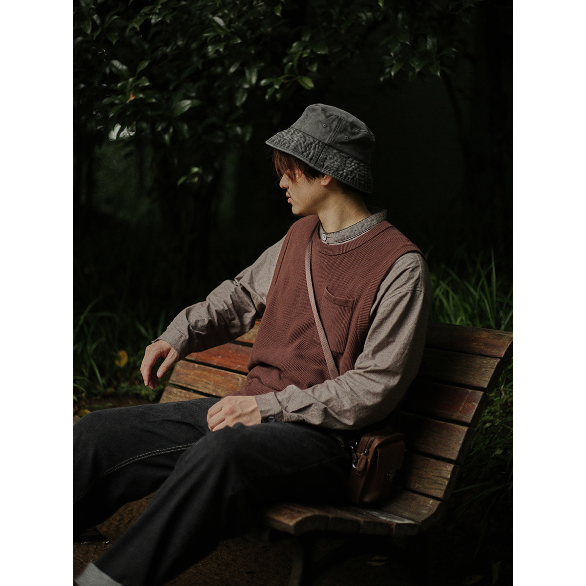 Crisis youth knitted vest autumn and winter loose round neck Japanese retro inside the college literary vest outside wearing waistcoat