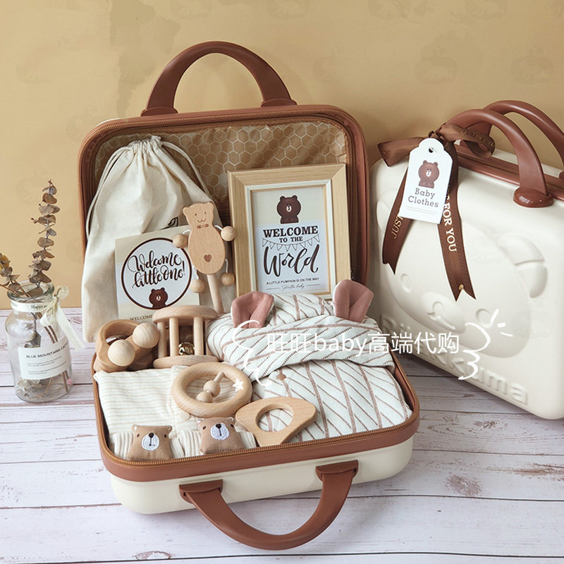 Hong Kong counters baby autumn and winter set high-end gift box newborn men and women full moon toys hundred days of spring and summer gifts