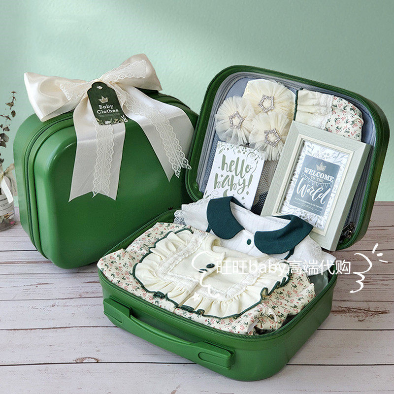 Hong Kong autumn and winter baby clothes gift box male and female baby spring and summer set toys full moon hundred days gift one year old