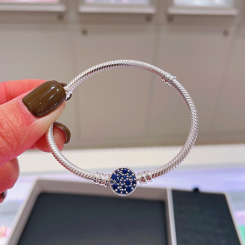 Pandora Official Website Sparkling Blue Button-Shaped Chain Clasp Snake Bone Chain Bracelet for Women 599288C01 Gift Pandora Official Website Sparkling Blue Button-Shaped Chain Clasp Snake Bone Chain Bracelet for Women 599288C01 Gift