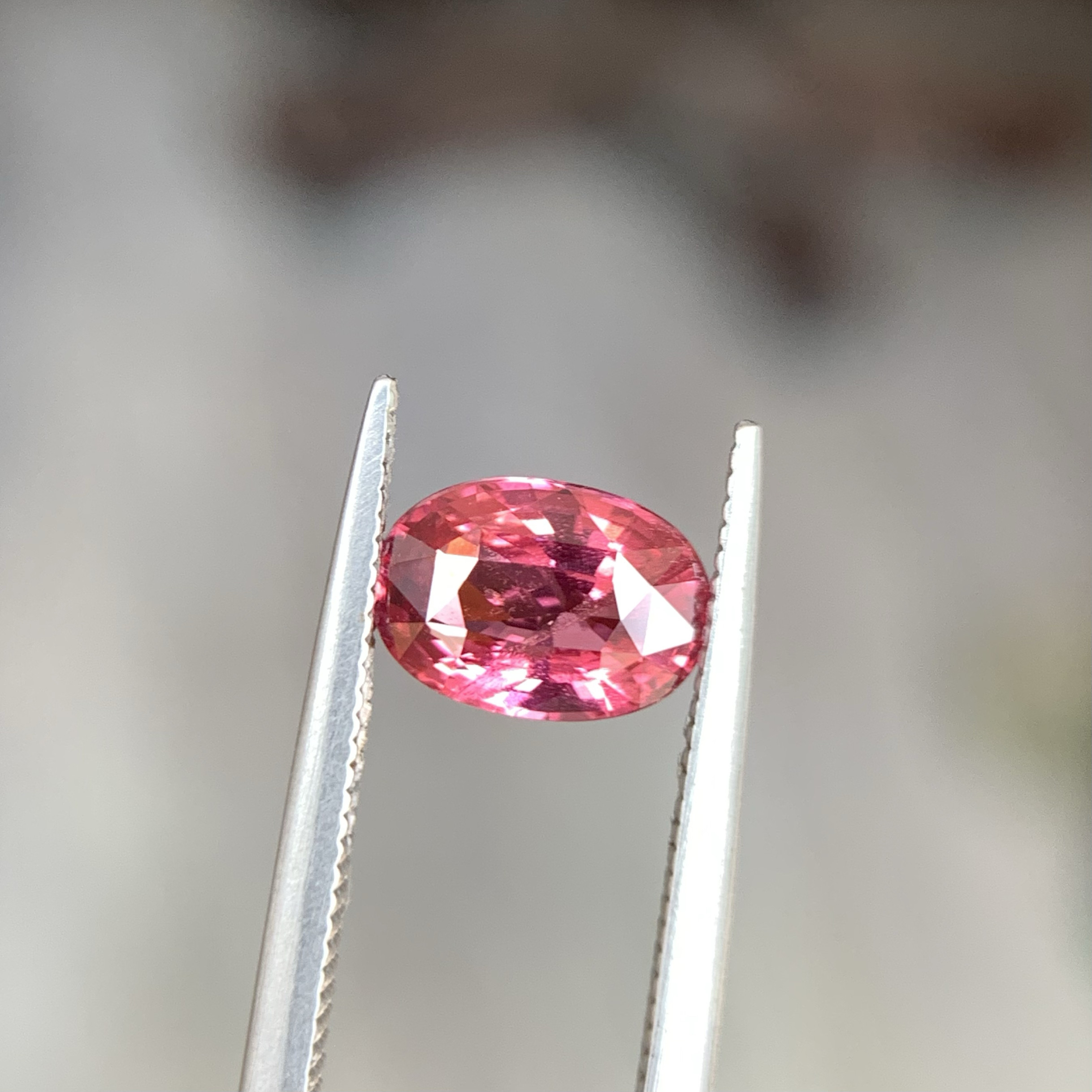 天然无烧马亨盖尖晶石裸石戒面适合什么人佩戴？2026珠宝选购指南