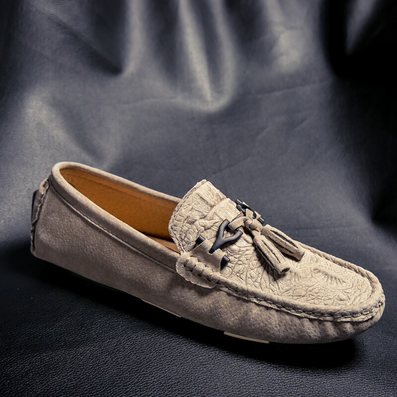 European station 2022 new crocodile bean bean shoes men's leather and Korean lazy shoes and youth leisure