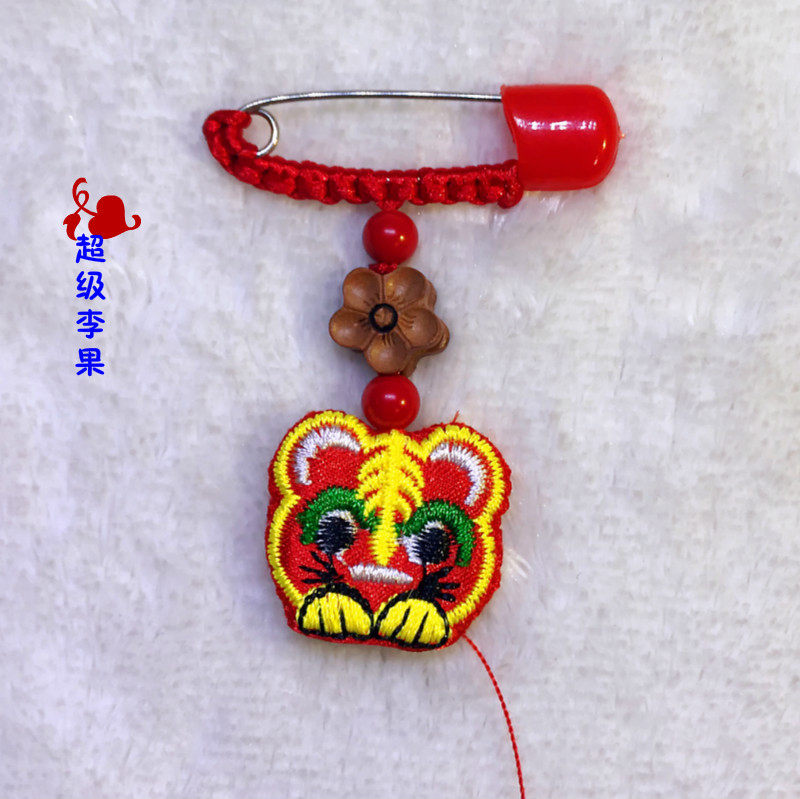 Folk cloth hand-pressed deworming baby infants and young children fetal hair bag wormwood bag carry-on pin pendant