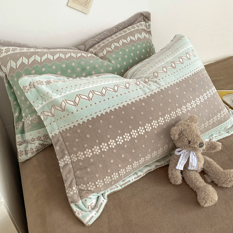 Winter Waffle Velvet Three-dimensional Carved Pillowcase Pair of Pillow Headgear Men Single Thickened 48x74 Flange Coral Suede