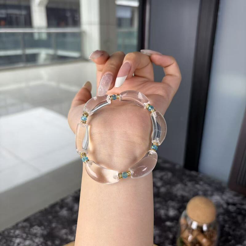 Simple and Luxurious Piezoelectric White Crystal Curved Tube Bracelet for Girls to Wear Daily for Commuting