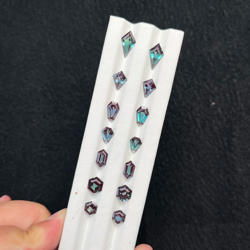 Cultivated Alexanderite, Color-Changing Stone, Tila Method, Imported from Russia, Green Background, Export, Irregular Shape Collection