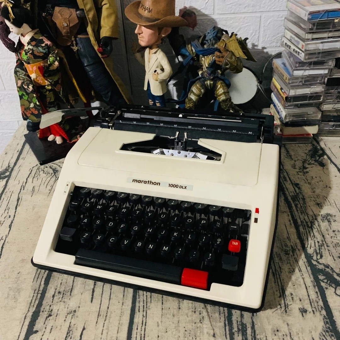American Marathon 1000 Vintage Mechanical English Typewriter Typeable Student Retro Nostalgia Gift Collection