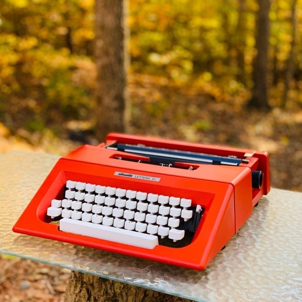 Olivetti Lettera 25 Retro machinery English typewriter can type Chen set up Italian Antiques