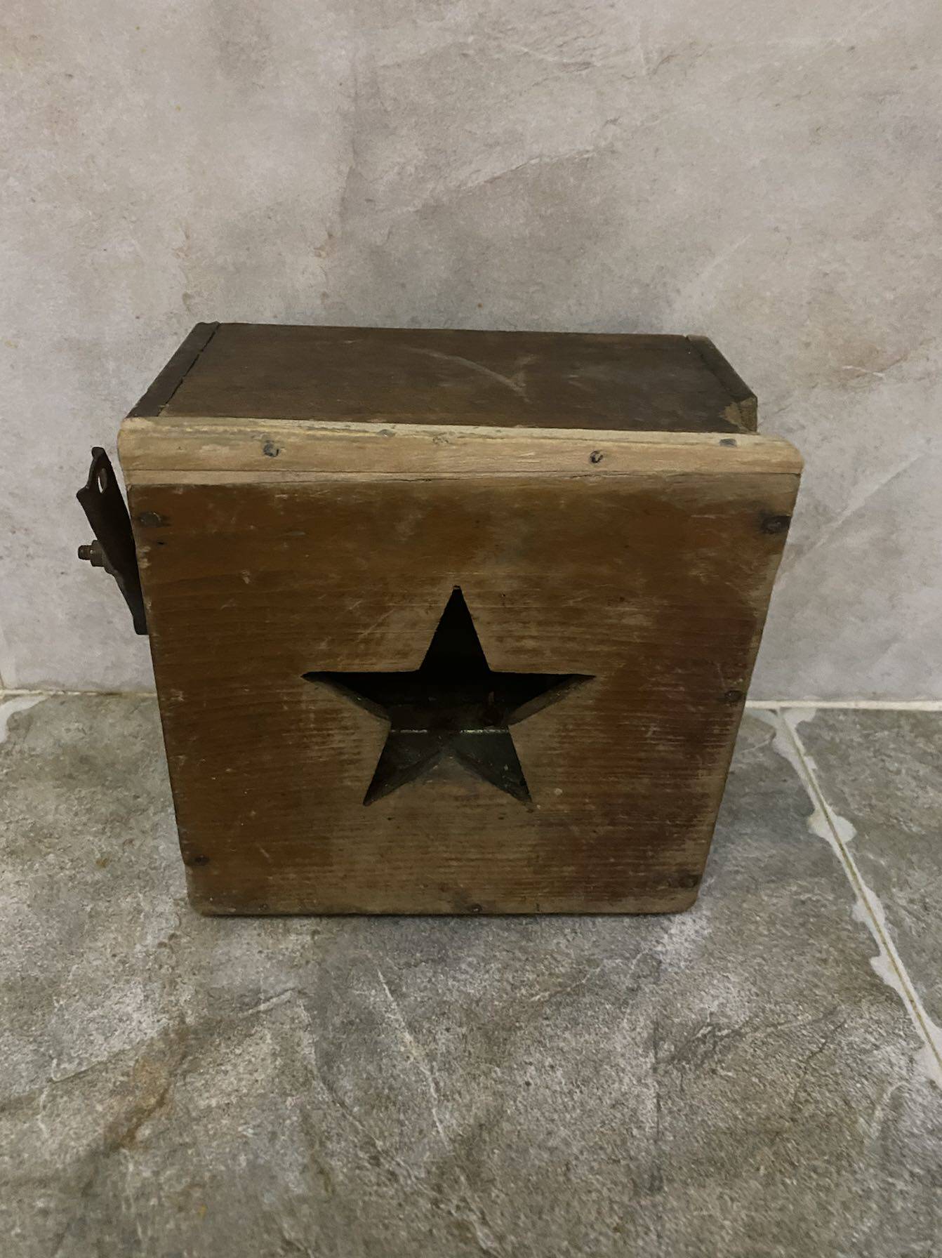 Five-star it seems to be a small generator Shell with repair gears are copper used goods Cultural Revolution nostalgia