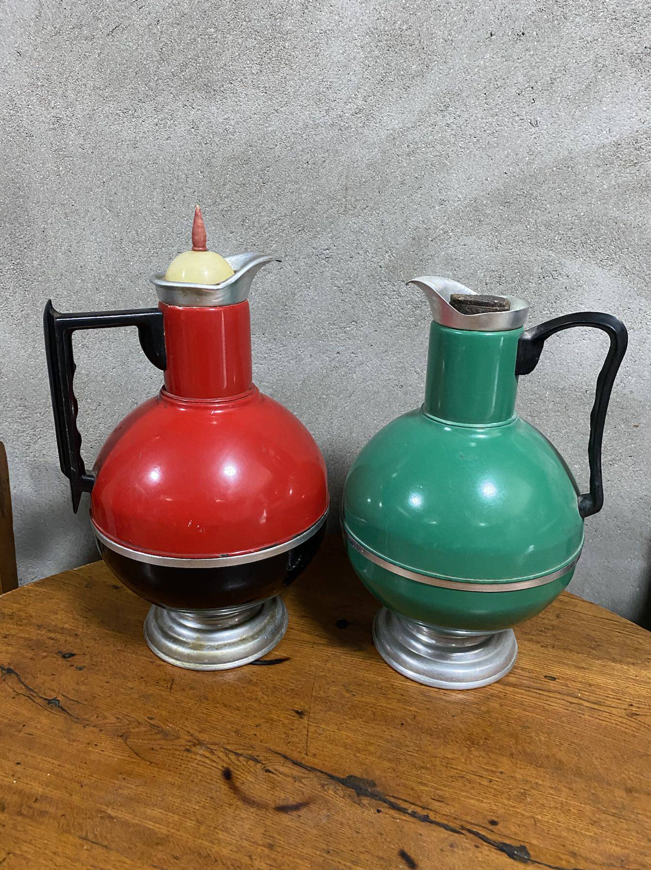 Eagle mouth warmer red and green two together out of the second-hand old goods nostalgic collection of film and television props