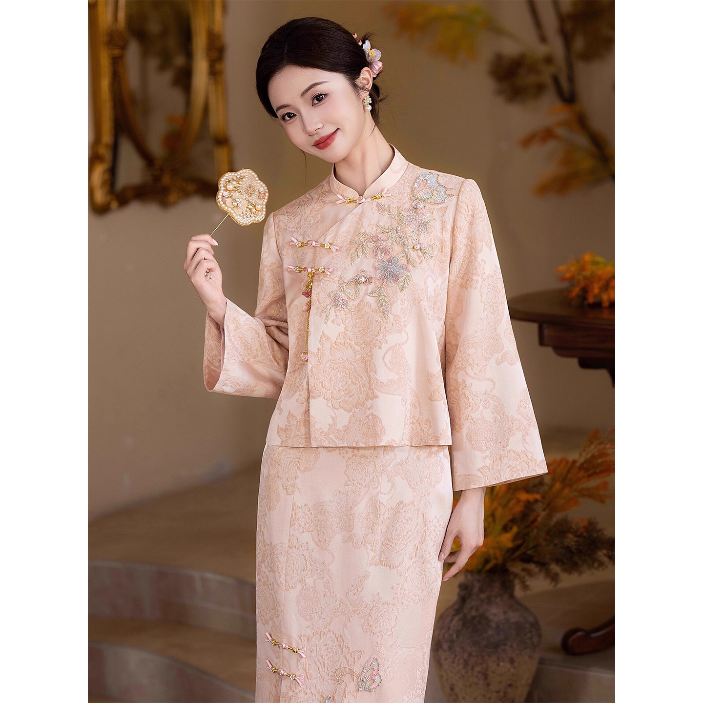 Новое свадебное платье cheongsam для помолвки в китайском стиле, улучшенный розовый костюм-тан, состоящее из двух частей, высококачественное свадебное платье для тостов, повседневное платье с задней дверью