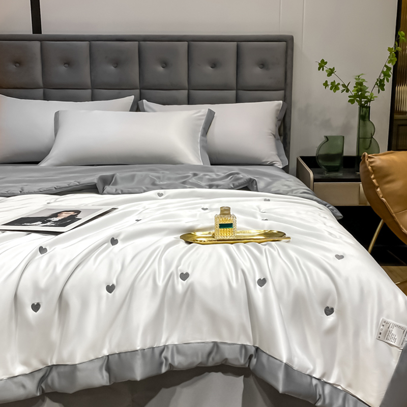 Summer ice silk summer cool quilted by four pieces of summer quilt by air conditioning quilt core silk sliding naked with washable summer thin quilt double