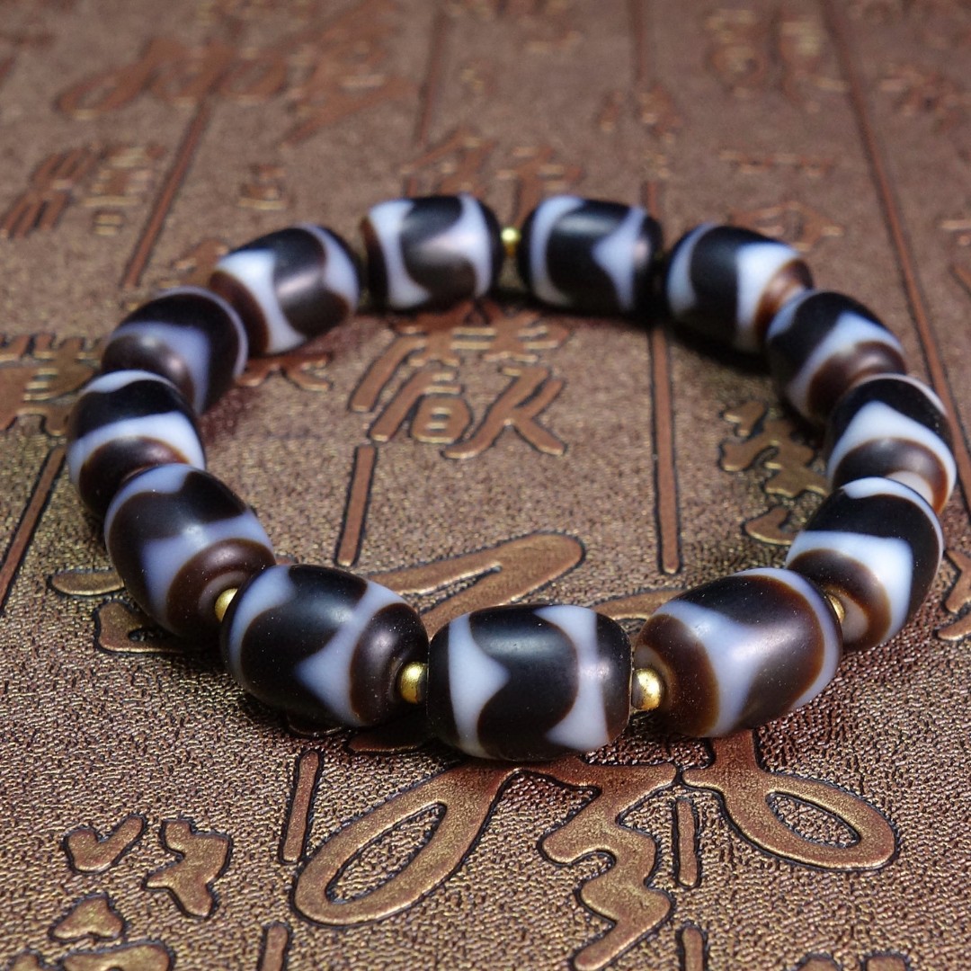 亚光黑白虎牙天珠，民族风手链如何引领潮流？✨-手饰-淘宝好物网